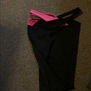 Super cute cross cross hip leggings